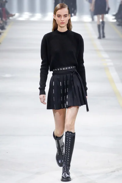 Look 14